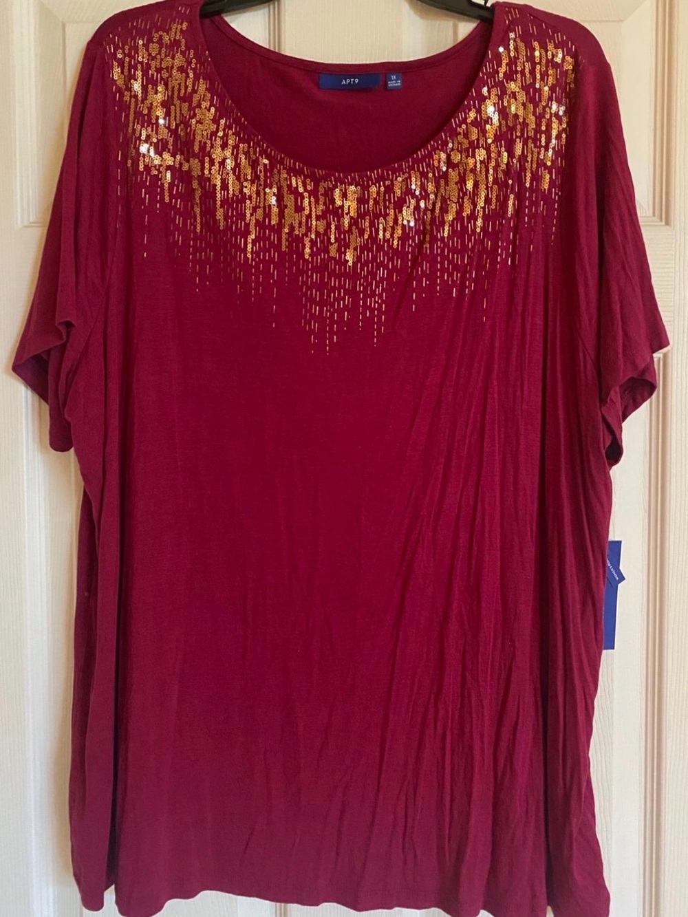 Apt. 9 Women's Burgundy Short-Sleeve Tee with Gold Sequin Neckline Size 1X